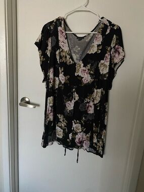 torrid Black Floral V-Neck Short Sleeve Tunic